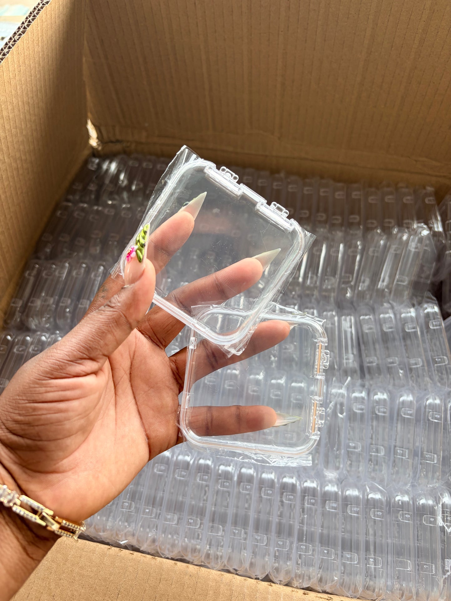 PRESS ON NAILS CASES