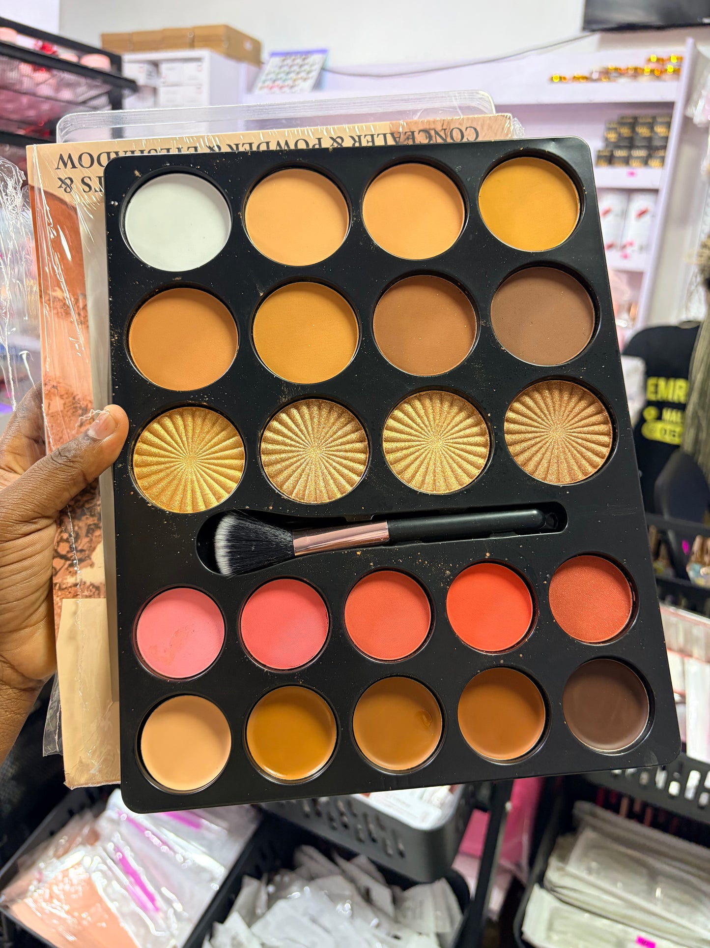 Powder pallet with blush