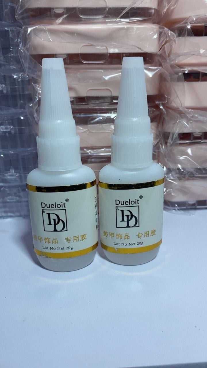 NAIL GLUE