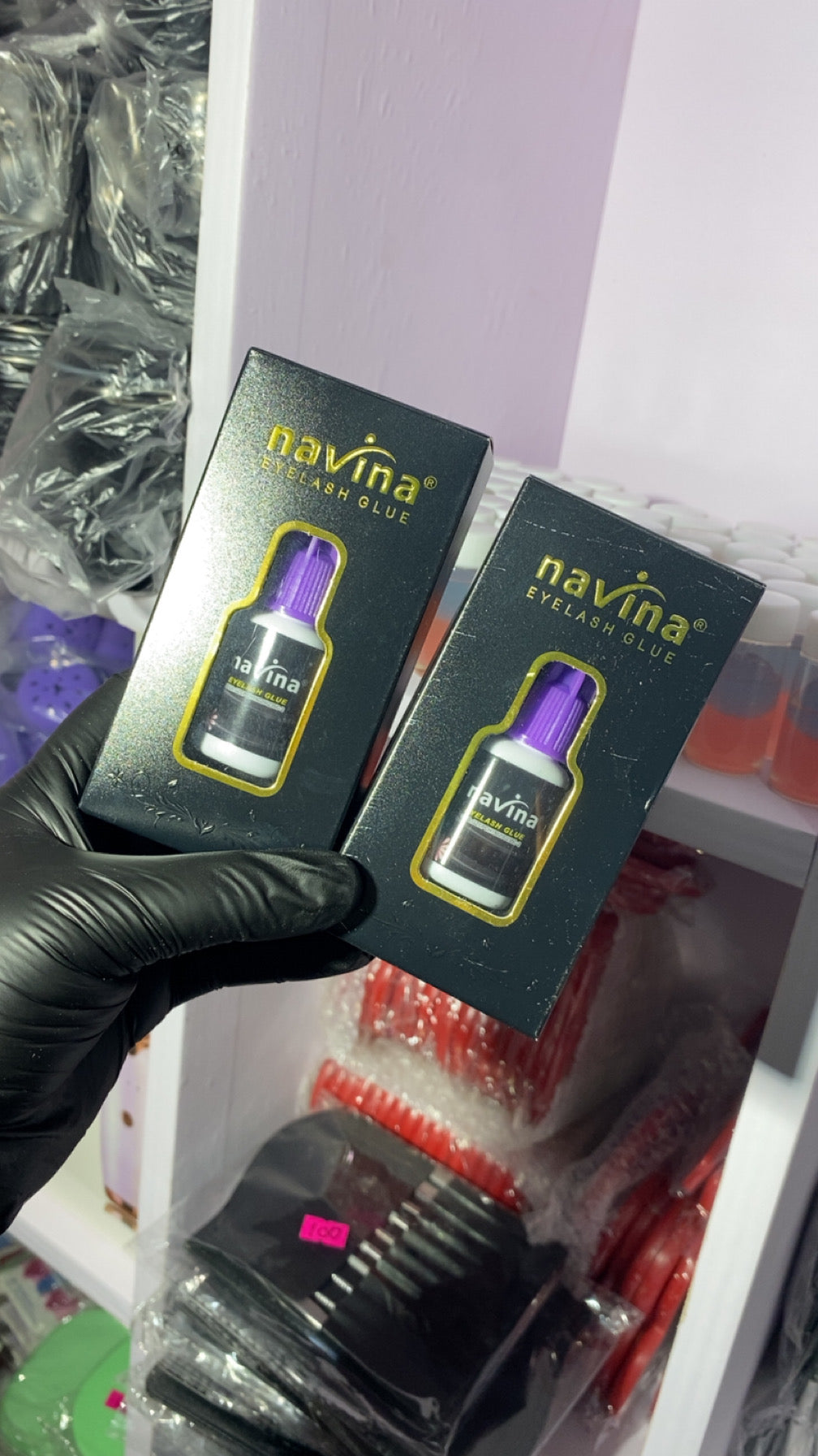 Navina lash glue